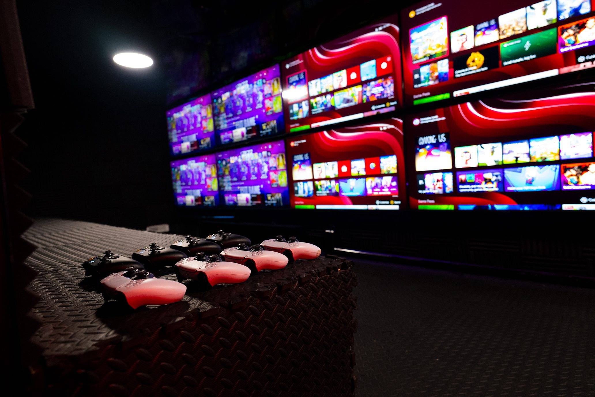 Actual Rekinu stacked screens and controllers
